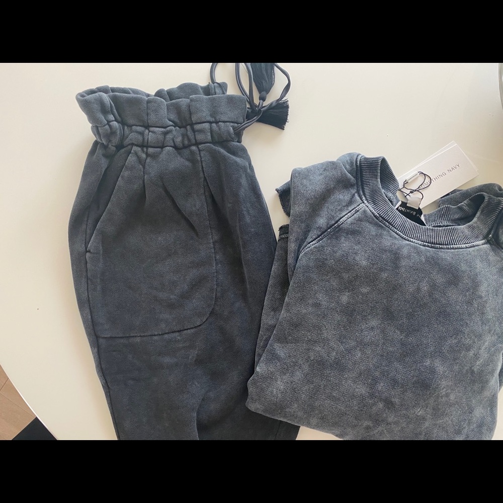 Something Navy Meghan Ruffle Sweatsuit